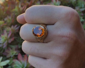 18 ct gold Signet Ring. with citrine 6 ct.