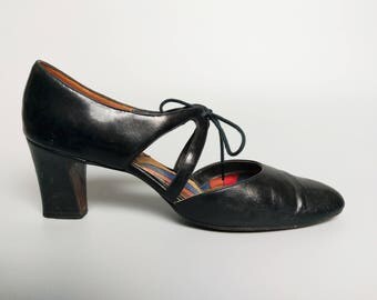 charleston / 1960s black leather flapper heels / size 9