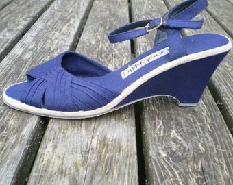 Vintage 70s does 40s Navy Blue Canvas Wedge Platform Sandals // UK6 - US 8 - EU 38 // Swing Boho Hippie