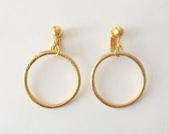 Vintage 1950's Pin Up Rockabilly Style Gold Marilyn Monroe Hollywood Glamour Hoops Detailed Dangle Drop Door Knocker Clip On Earrings