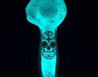 Glow in the Dark Glass Pipe Glowprint "Sugarskull" * Girly Pipes * Galaxy Pipes * Cute Pipes * Day of the Dead * Cool Pipes * Cheap Pipes
