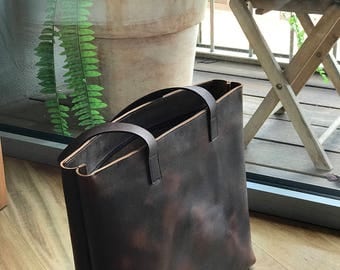 Large Dark Brown Leather tote bag with Zipper. "Cabas Illa Roja". Premium sturdy distressed leather. Handmade