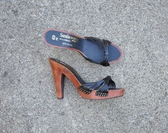 70s wood platform sandals / 1970s high heel clogs / black patent strappy mules 7