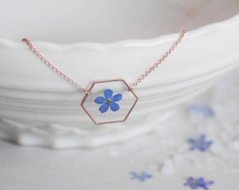 Myosotis Hexagone necklace Veritable Forget me nots Crewneck necklace Geometrical pendant Resin pendant Pressed blue flower Hexagon pendant