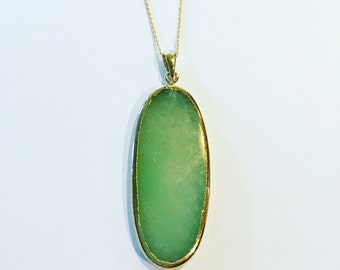 grene agate slice pendant necklace in gold setting with dainty chain