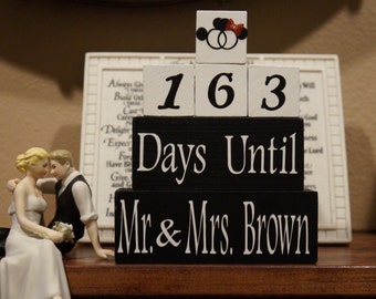 DISNEY WEDDING COUNTDOWN blocks. Engagement Gift. Bridal Shower Gift. Wooden Blocks. Custom Gift for the couple. Gift for the Bride.