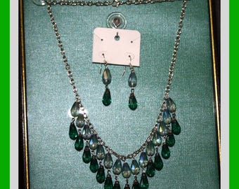 Emerald Green and Iris Teardrop Necklace/Earrings, 20"