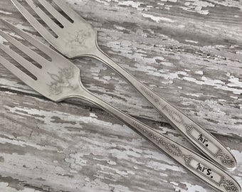 CAKE forks Mr Mrs Too 1921 Vintage Silverplate Wedding Engagement - Bride Groom- I do Me too - Wedding Gift - Anniversary - Wedding forks