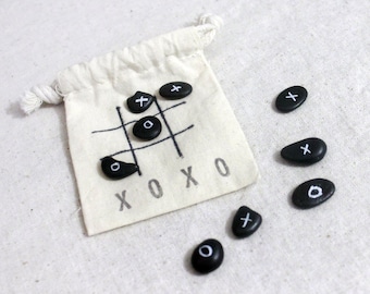 Tic Tac Toe Favor Bags set of 30 • Valentine's Tic Tac Toe Bags • Rustic Wedding Favors • Hugs and Kisses Wedding Favors • Party Favor Bags