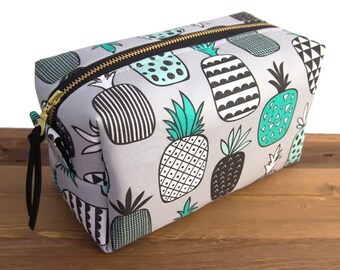 Pineapple Makeup Bag - Make Up Bag - Pineapple Gift - Large Makeup Bag - Makeup Organizer - Toiletry Bag - Cosmetic Bag - Large Dopp Kit #39