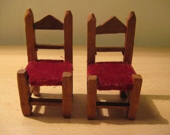 In the dollhouse ... 2 chairs in the living room ... 50s / 60s!