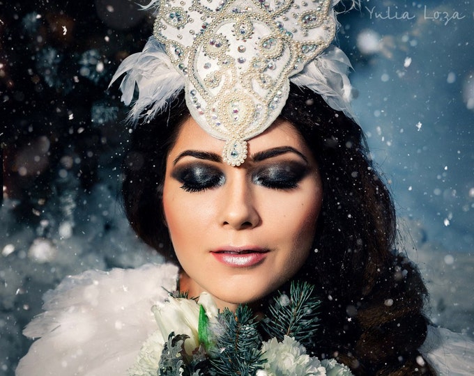 Statement Embroidery Headpiece White Feather Bridal Headdress Winter Photoshoot Crown Cosplay Tiara Burlesque Crown Festival Wear Boho