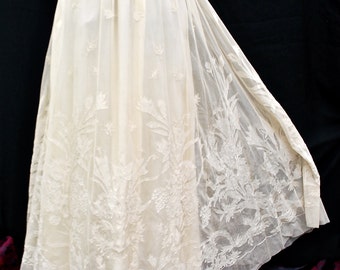White Cotton Netted Women's Skirt/1970s Womens White Floral Applique Skirt/Women's White Skirt with Silk Underskirt