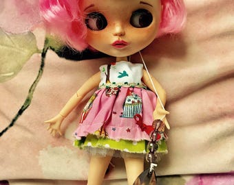Lillys first teeth pink haired blythe doll