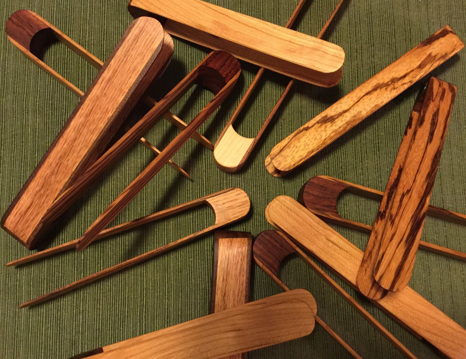 Wooden toaster tongs with rareearth
