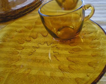 Amber Glass Snack Set, Vintage Plates and Cups, Sunburst Pattern, Golden Amber Glass, Indiana Glass, Set of 4, Tea Party, Luncheon Plates