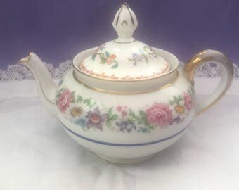 Pretty floral Bone China Tea pot 2 cup gold trim