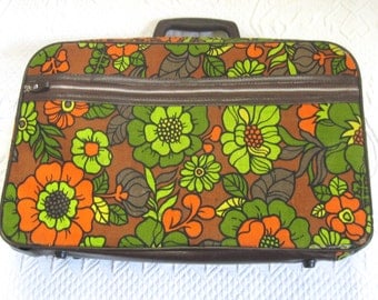 vintage luggage .flower power suitcase . overnight case . 70s flower power . Bantam traveler . bantam suitcase . retro travel