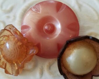 Vintage Buttons - Cottage chic mix of pink and white lot of 3 old and sweet(feb113-17)