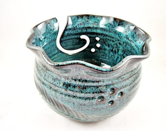 Pottery yarn bowl, Knitting bowl, yarn holder, handmade pottery and ceramic - In stock