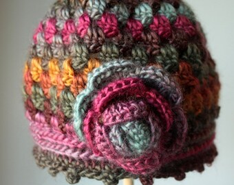 Cloche, crochet brown and pink beanie rose