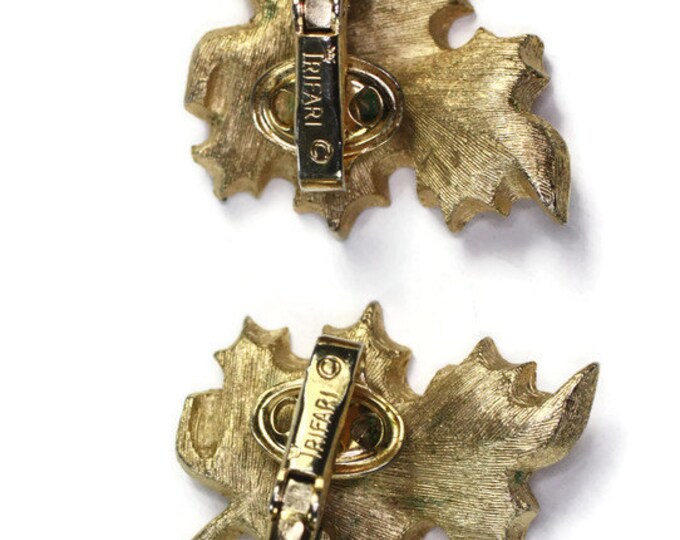 Vintage Crown Trifari Leaf Earrings Gold Tone Clip On Style Designer Autumn Fall Leaf Earrings