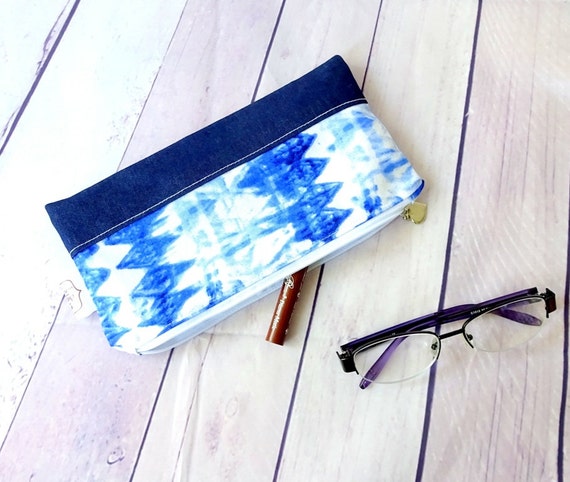 Shibori blue zipper pouch, white blue cosmetic pouch, pencil pouch, pen holder, bag organizer, denim pouch