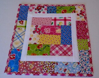 Retro Quilted Table Topper, Quilted Table Runner Floral and Paisley, Patchwork Quilted Table Topper, Mini Quilt, Quilted Candle Mat
