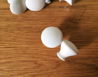 SETS OF 8 Vintage Porcelain Drawer Knobs White, Porcelain Drawer Pulls, Porcelain Dresser Knobs, Kitchen Cabinet Knobs, Cabinet Pulls