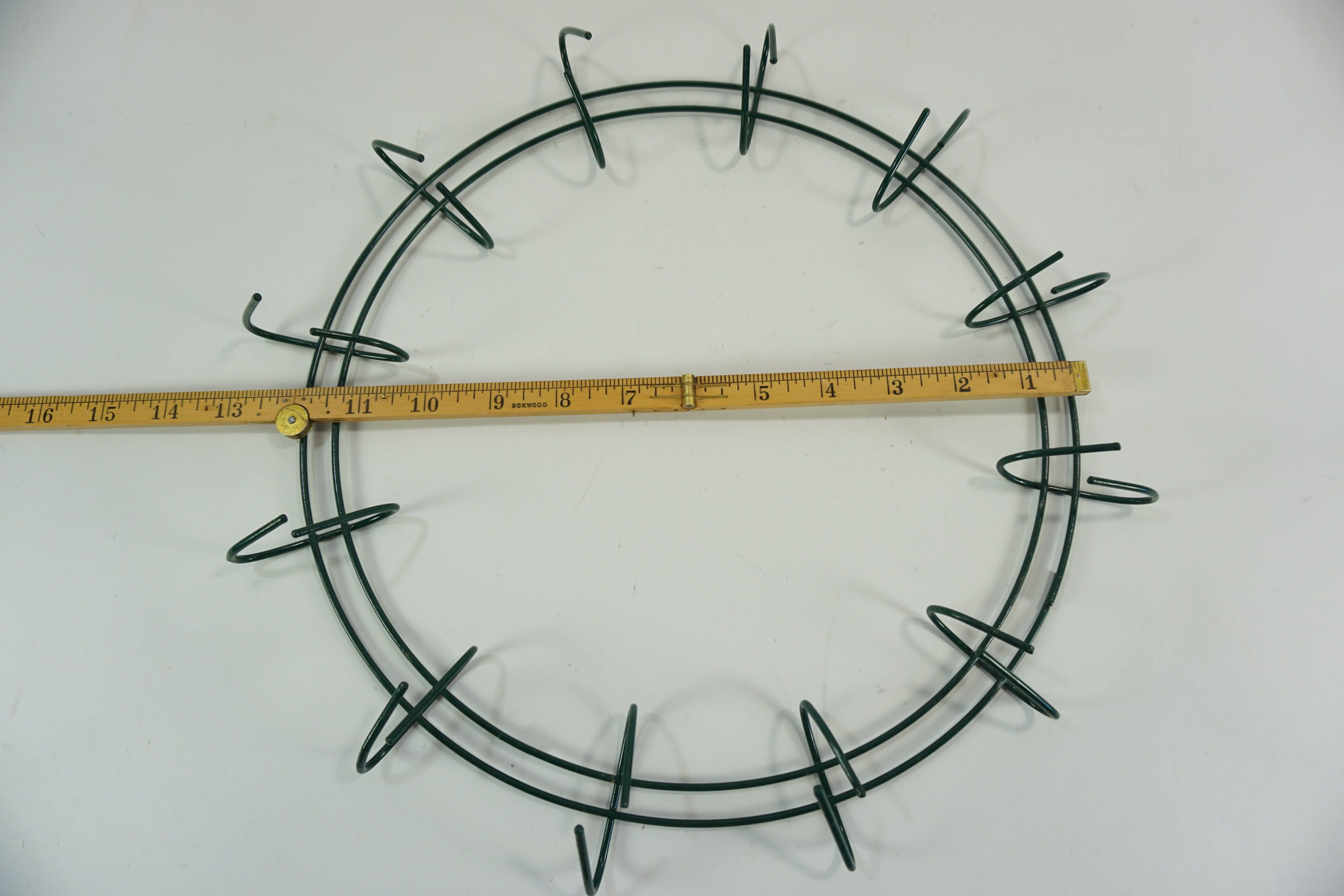 Round Metal WREATH RING, Pinch Clamp Wreath Support, Wreath Form