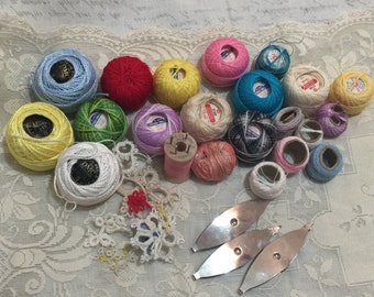 Vintage Tatting Thread / Crochet Thread 3 Tatting Shuttles / Flowers