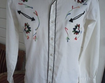 Size M (15, 34) ** Exceptional 1970s Stitched Cowboy Shirt
