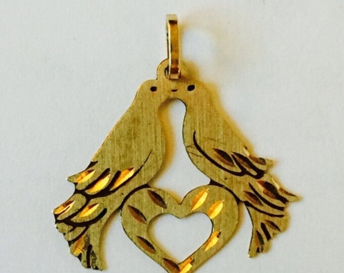 Storewide 25% Off SALE Vintage 14k Gold Kissing Love Birds Ladies Necklace Pendant Featuring Two Doves Perched Atop Etched Heart