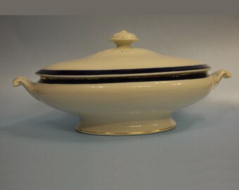 Vintage Lidded Serving dish ----------------------- Ideal for the New Year get-togetherX