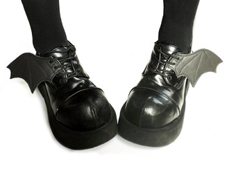 Leather bat wings shoe charm accessory, shoe wings, shoelace, batman, cosplay, gothic clothing, kawaii, pastel goth, Pair of wings, horror