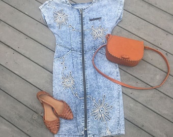 VINTAGE Acid Wash Denim Dress with Pockets || 30" Waist