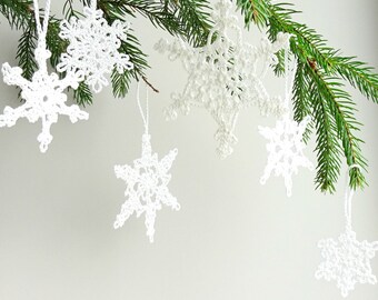 Christmas tree ornaments - white snowflakes decorations - crochet snowflakes with hanging loop - Christmas tree decorations - set of 6