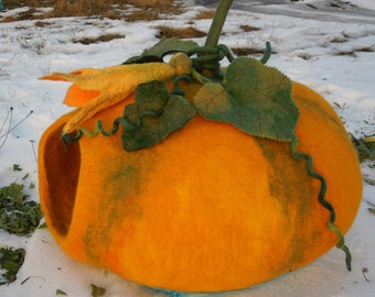 Cat cave, Cat bed, Wool Pumpkin, Cat house, Pet house, Felt cat cave, Natural wool, Eco friendly, Fantasy cat cave