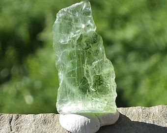 Peridot Crystal, High Grade Chrysolite Olivine, Natural Geology Specimen, Raw Mineral, - 0.7g 17mm Virgo, Leo, Scorpio, Sagittarius (59-122)