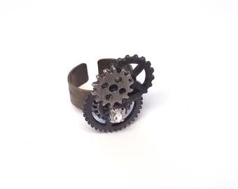 Steampunk gears and bling ring