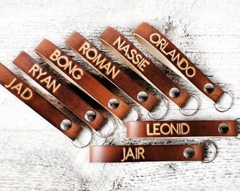 Personalized Leather Keychain Groomsmen Gifts, Leather Wedding Party Gift Set with Names, Date, Destination Wedding Location, Gifts for Him