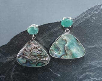 Earrings of Haliotis and chalcedony green in silver, made by hand