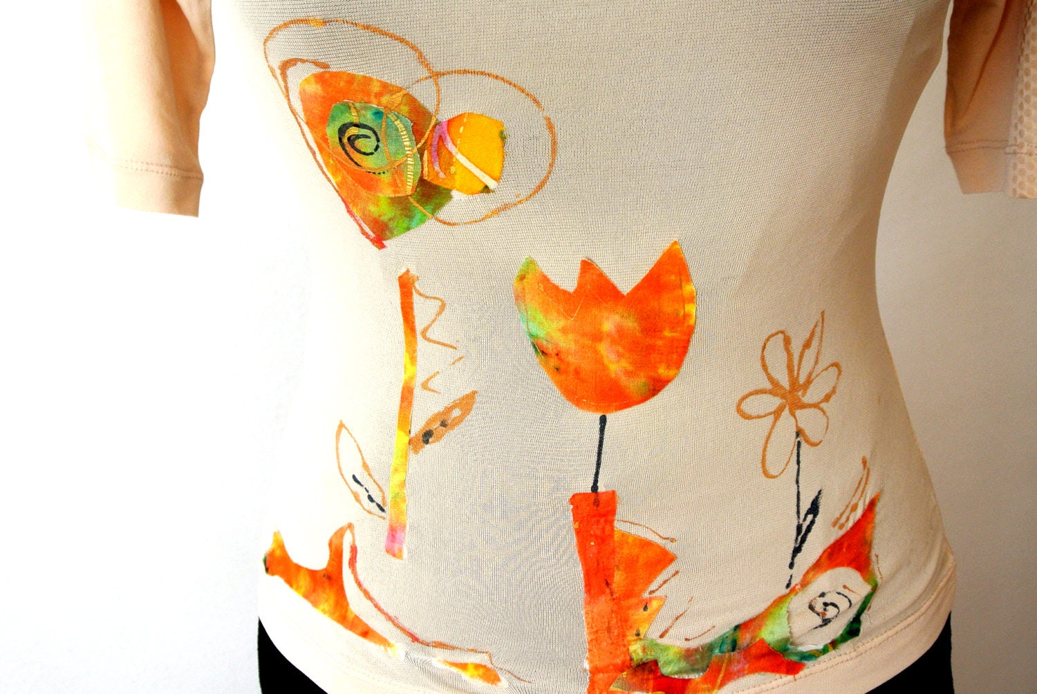 T-Shirt Orange and White with apllllicated orange silk flowers