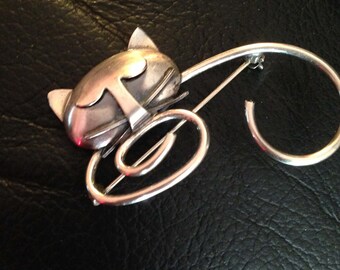 Beau Sterling Cat Pin