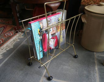 Vintage Gold Metal Magazine Rack, Retro Atomic Style Wire Magazine Holder, Newspaper Stand, Vintage Magazine Storage, 1960s Magazine Stand