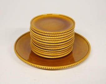 Noovo-pottery-Potterie triangle Houses Cakes set in yellow ochre
