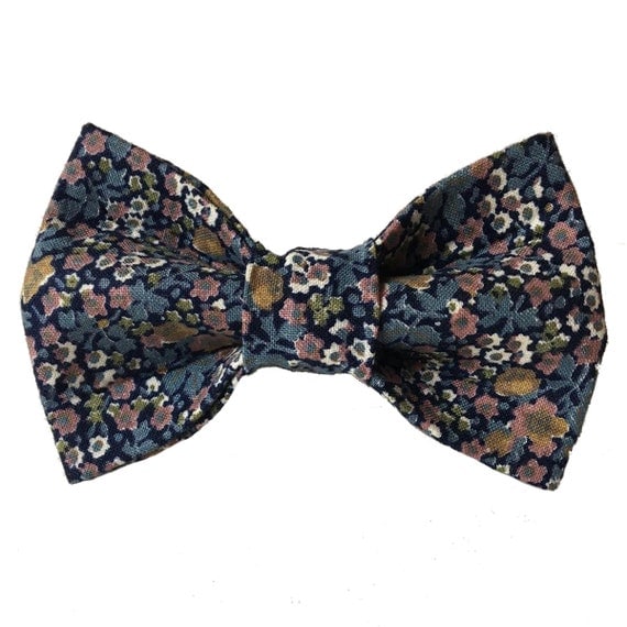 Items similar to Old Fashion Dapper Floral Bow-Tie on Etsy