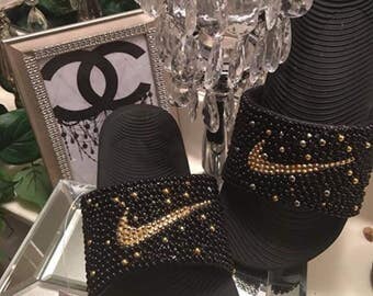 nike leopard print benassi slides