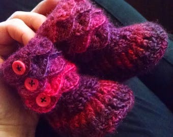 Crocodile Stitch Baby Booties