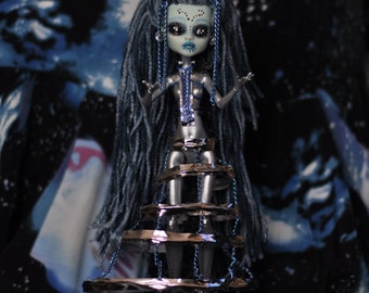 Alien Queen Vero (Monster High Repaint) OBO